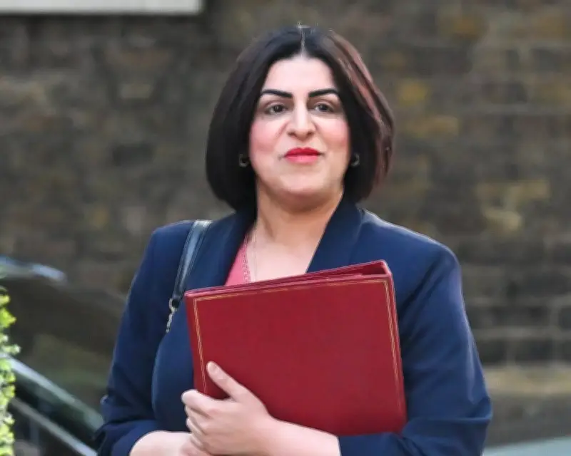 Mahmood unveils safe immigration routes to win over Labour left on asylum bill