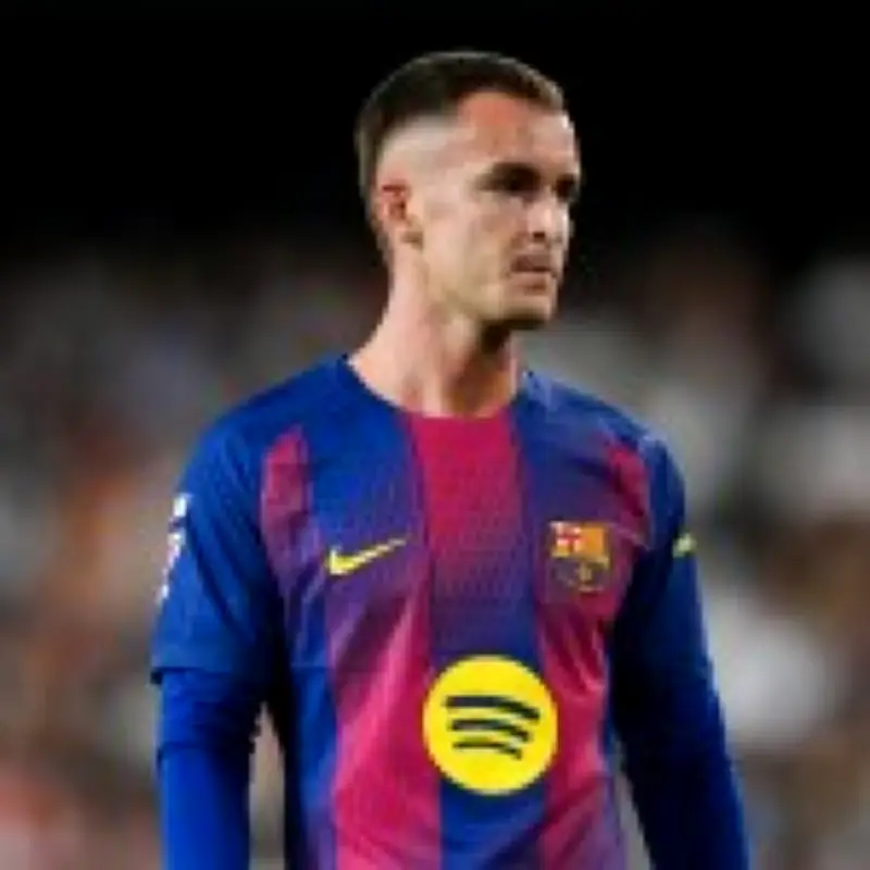 Man Utd eye £17m Barcelona bargain Casado as midfielder plans exit