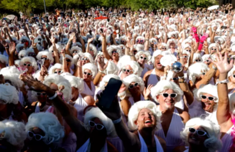 Marilyn Monroe Fans Set World Record with 1,034 Lookalikes in Palm Springs