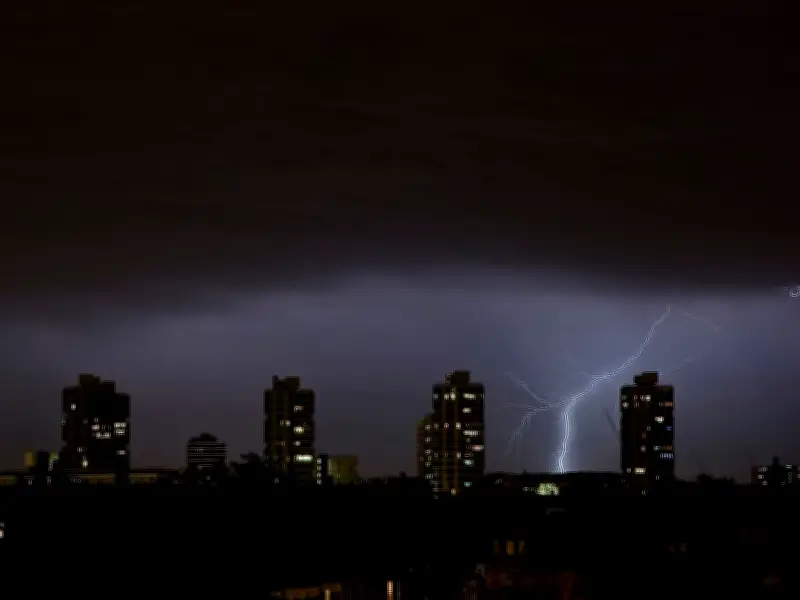 Met Office issues six-hour thunderstorm warning for London with torrential rain and lightning