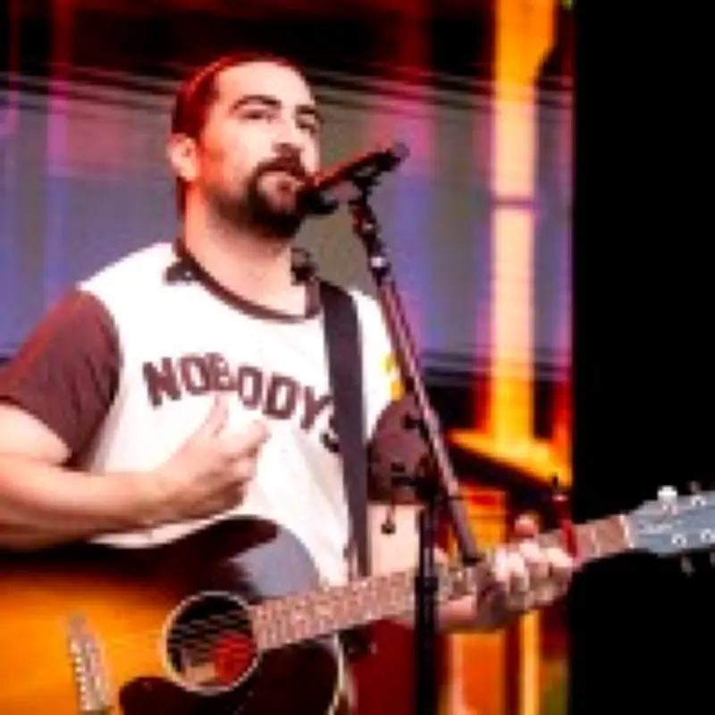 Noah Kahan begs fans to use toilet after concertgoer 'poos on the floor'