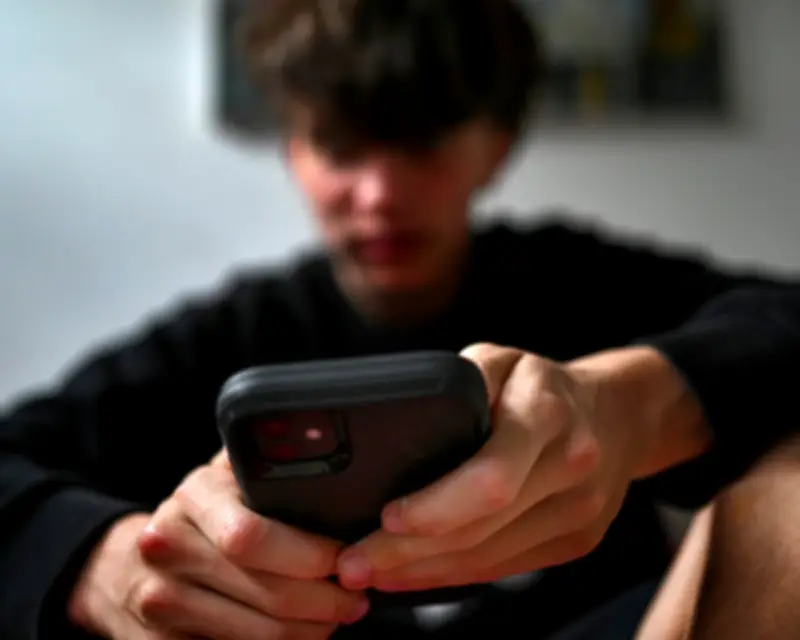 Parents react to UK under-16s social media ban: relief and scepticism