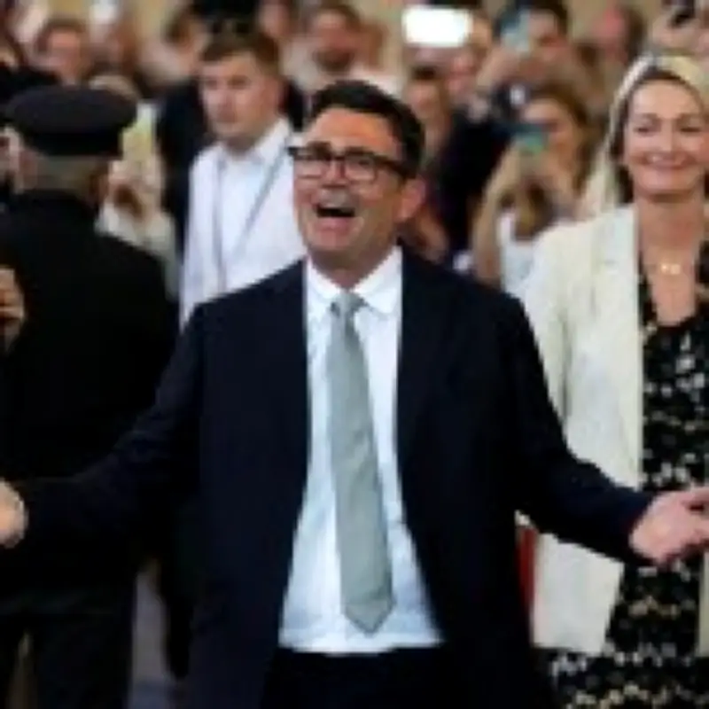 Poll shows public backs Andy Burnham over Badenoch and Farage as PM