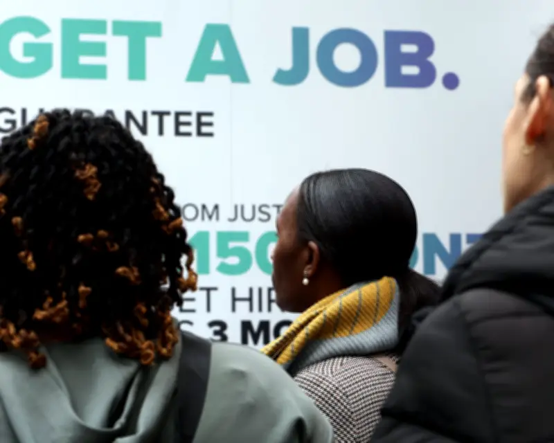 Record number of young people in England fear long-term unemployment, report finds