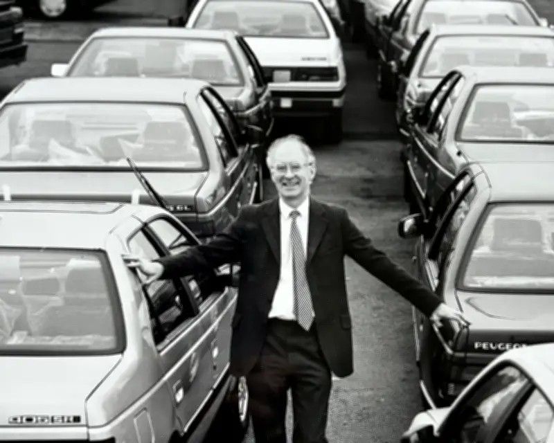 Sir Geoffrey Whalen, key figure in UK motor industry, dies aged 90