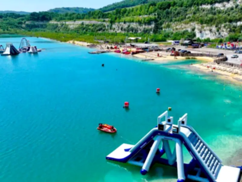 St Andrews Lakes: UK's turquoise water haven 1 hour from London