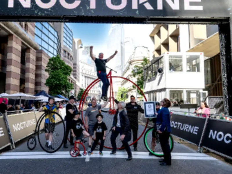 Unicyclist Roger Davies sets blindfolded world record after crash