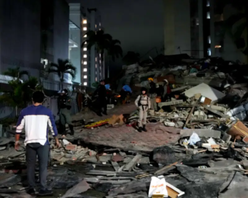 Venezuela earthquakes kill 32, injure 700; state of emergency declared