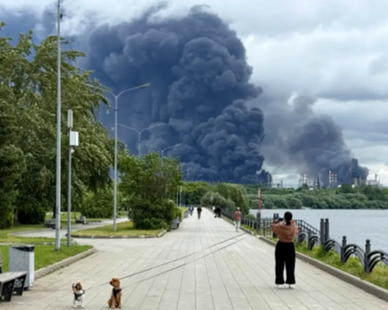 Zelenskyy Warns Moscow Will Burn If Ukraine Burns After Drone Strikes
