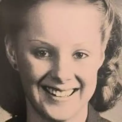 Coronation Street Star Sally Dynevor Looks Unchanged in Throwback Photo at 17