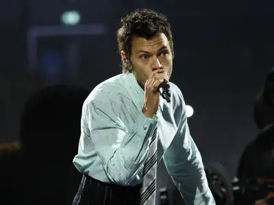 Harry Styles fans worried after singer chokes on water during Wembley gig