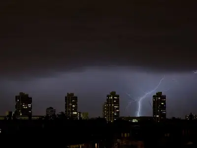 Met Office issues six-hour thunderstorm warning for London with torrential rain and lightning