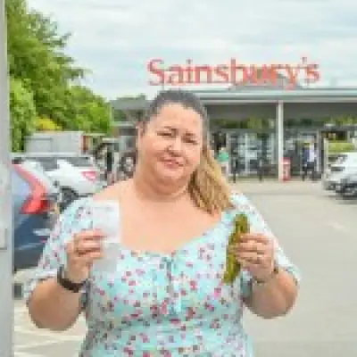 Mum fined £150 for dropping kale leaf while collecting food for vulnerable people