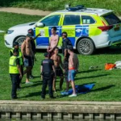 Police called on swimmers cooling off with swans at Hampstead Heath amid heatwave