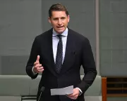 Australia News Live: One Nation Poll Rise, Labor Struggles, Free Transport in Victoria