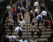 Australia's net overseas migration falls to lowest since 2022, still above pre-pandemic