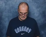 Marcelo Bielsa defends bizarre World Cup portrait: 'I'm not a model'
