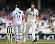 Root's defiance not enough as New Zealand close in on series-levelling win