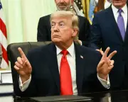 Trump's Iran Deal Rollercoaster: Peace Talks Amid Threats and Market Chaos