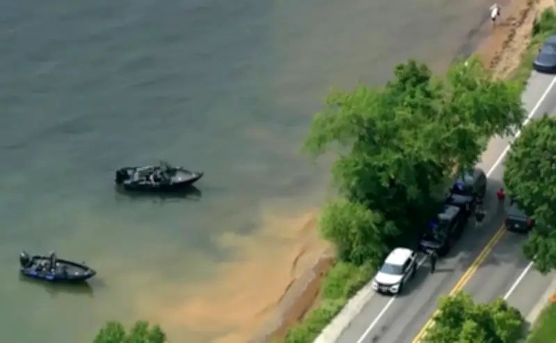 3 children dead after boat capsizes during storm on Wisconsin's Geneva Lake