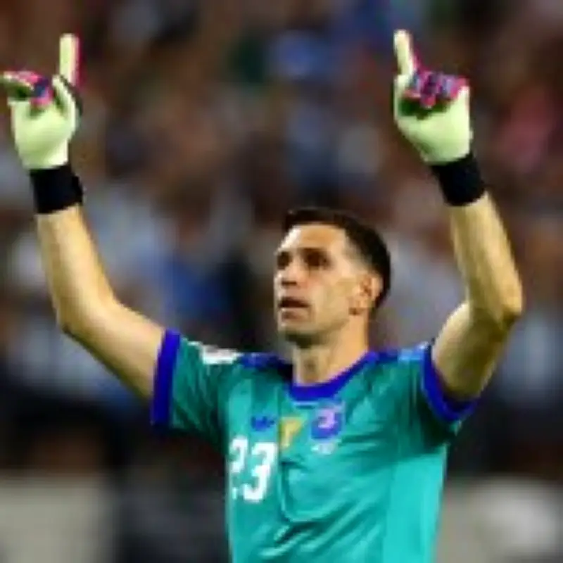 Aston Villa to bid for Lens goalkeeper Risser as Martinez replacement