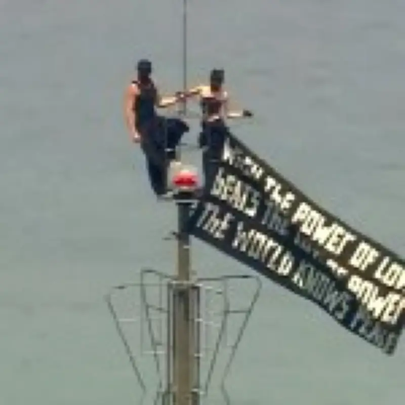 Couple climbs Empire State Building in wild proposal stunt, arrested