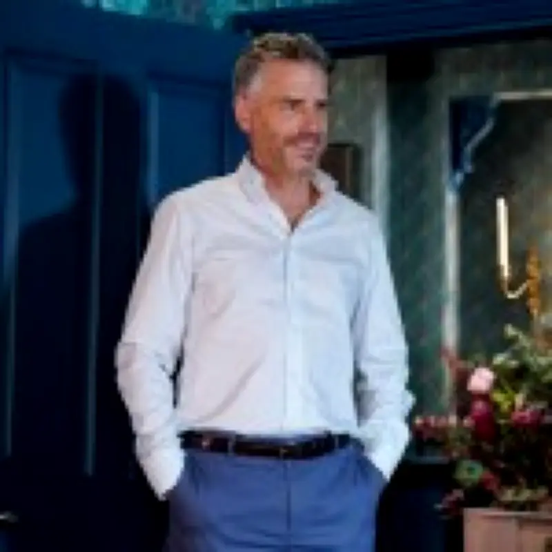 EastEnders casts Jason Durr as Linda Carter's potential love interest Clive Masters
