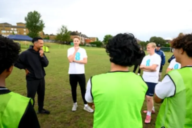 EE Launches Mentor Badge to Support Boys On and Off the Pitch