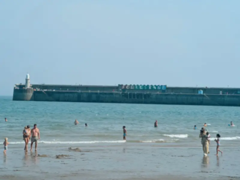 Golden sand beach near London barely crowded even during UK heatwave