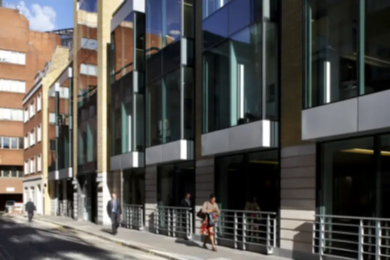 Macfarlanes raises junior lawyer pay to £150,000