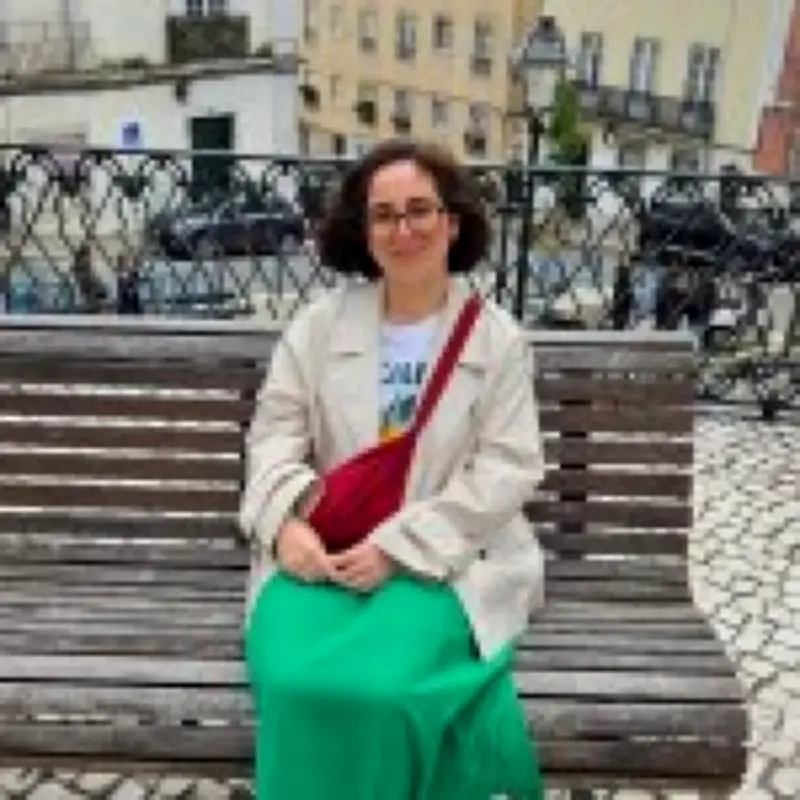 Woman diagnosed with MS at 27 after waking up with neck tingling