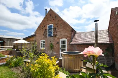 Escape to Worcestershire for Luxury, Peace, and Outdoor Adventures