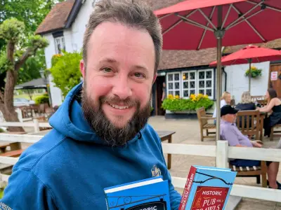 Man visits 1,000 UK pubs, names two London boozers in top 10 list